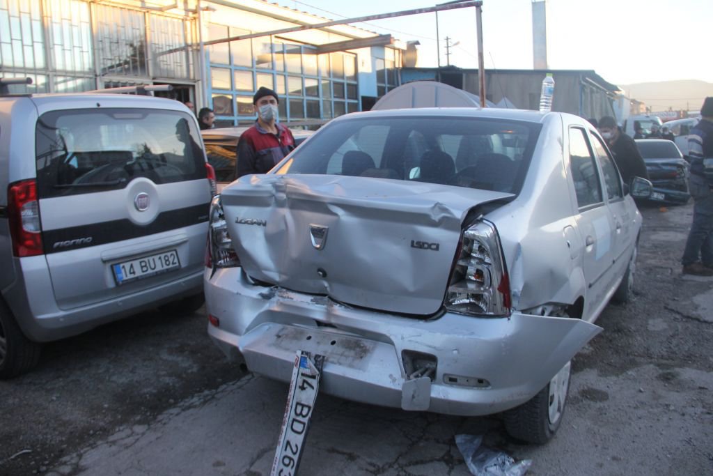 FRENİ BOŞALAN KAMYON 5 ARACI BİÇTİ