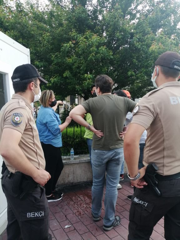 SURİYELİ GENÇ ORTALIĞI BİRBİRİNE KATTI