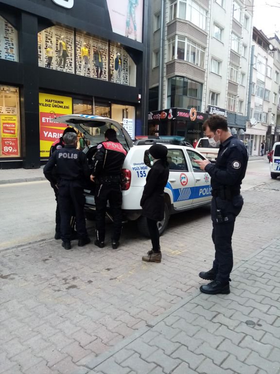 IRAKLI GENÇ KENDİNİ EVE HAPSETTİ