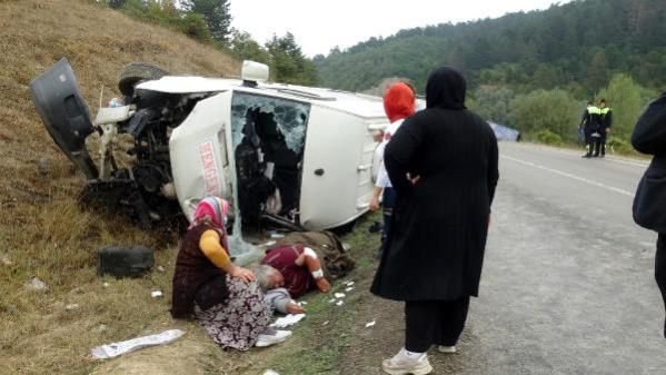 İŞÇİ SERVİSİ TIRLA ÇARPIŞTI