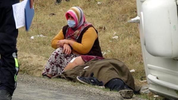 İŞÇİ SERVİSİ TIRLA ÇARPIŞTI