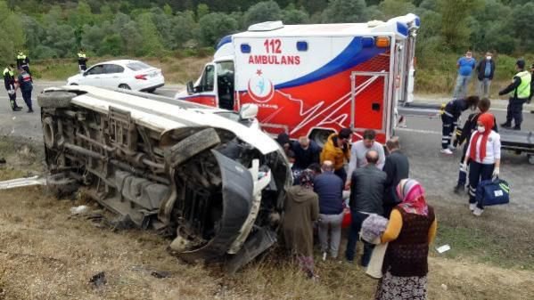 İŞÇİ SERVİSİ TIRLA ÇARPIŞTI