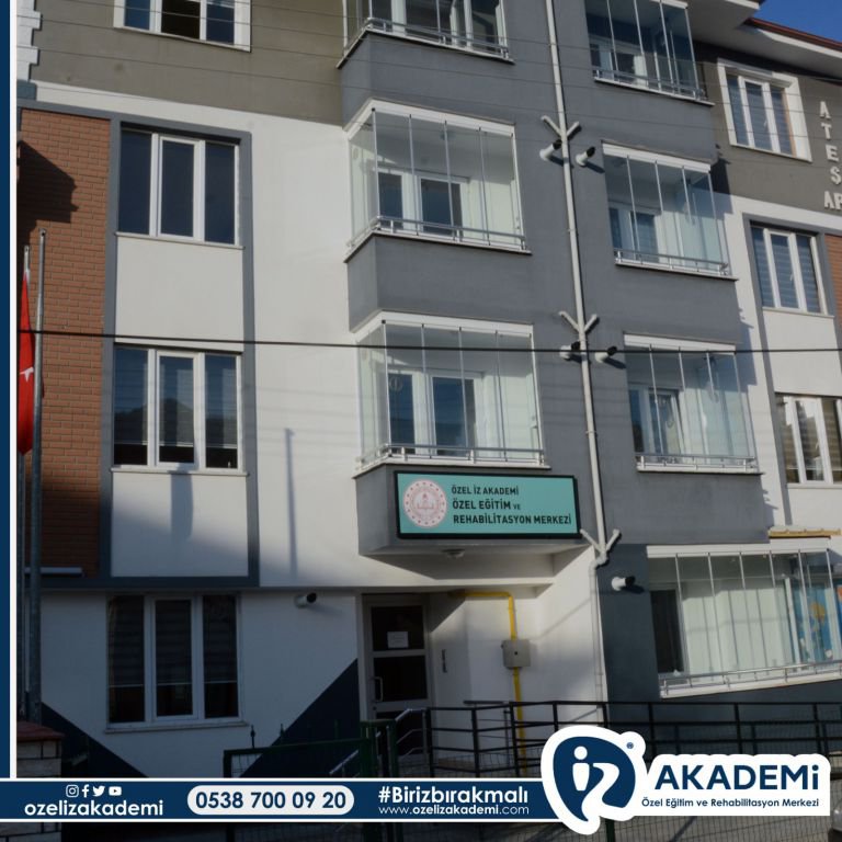 İZ AKADEMİ EĞİTİME FARK KATIYOR