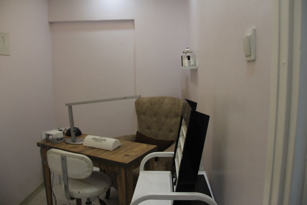 KANADA'DA EĞİTİM ALDI BOLU'DA GÜZELLİK SALONU AÇTI