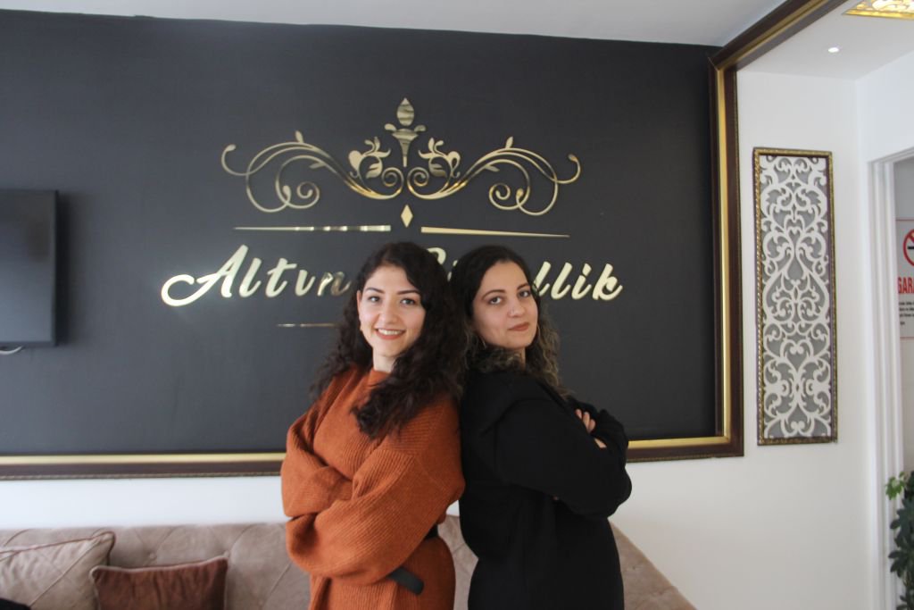 KANADA'DA EĞİTİM ALDI BOLU'DA GÜZELLİK SALONU AÇTI