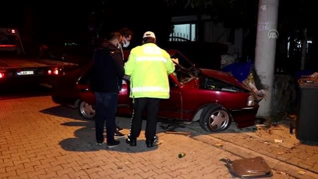 KAZA YAPAN ARAÇTA BULUNANLAR HAREKETE GEÇİRDİ