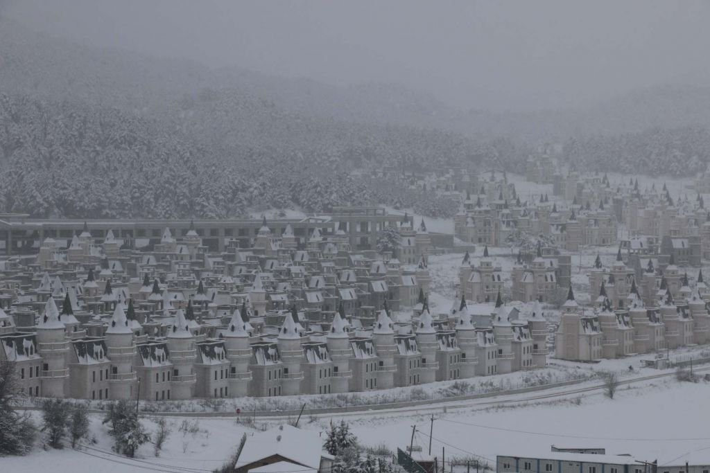 KENTİN DÖRT BİR YANI BEYAZA BÜRÜNDÜ