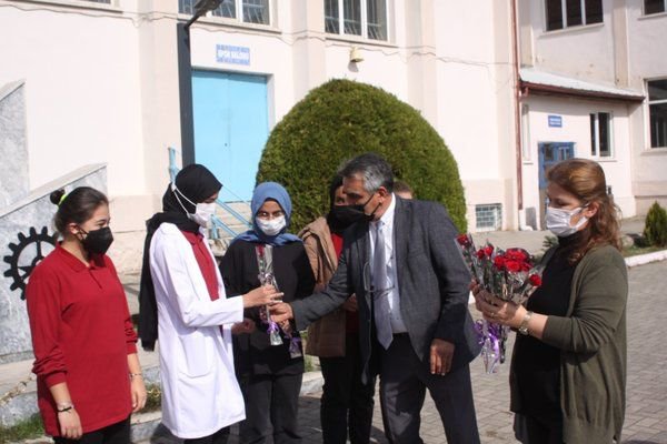 KIZ ÖĞRENCİLERİ UNUTULMADI