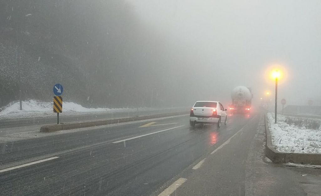 LAPA LAPA KAR YAĞIYOR