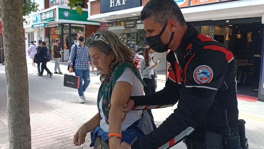 'MASKE TAKMAK SAÇMALIK' DEDİ, POLİSE DİRENDİ