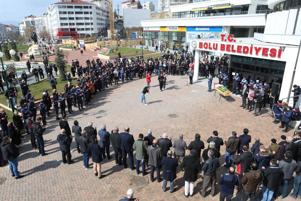 MESAİ ARKADAŞLARI GÖZYAŞLARIYLA UĞURLADI