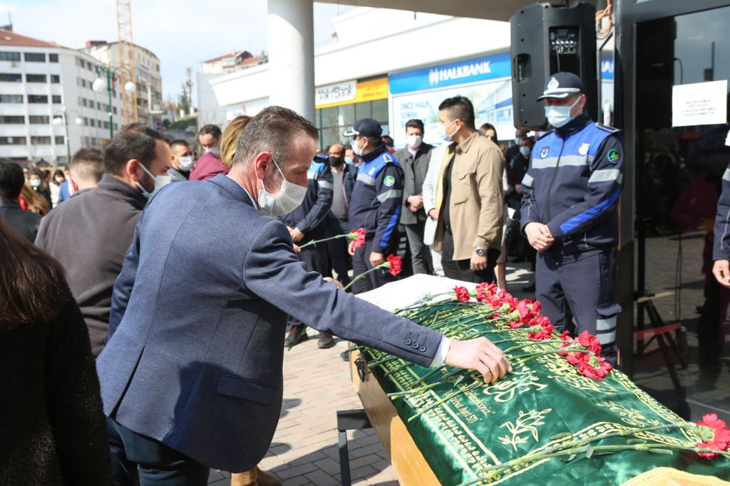 MESAİ ARKADAŞLARI GÖZYAŞLARIYLA UĞURLADI