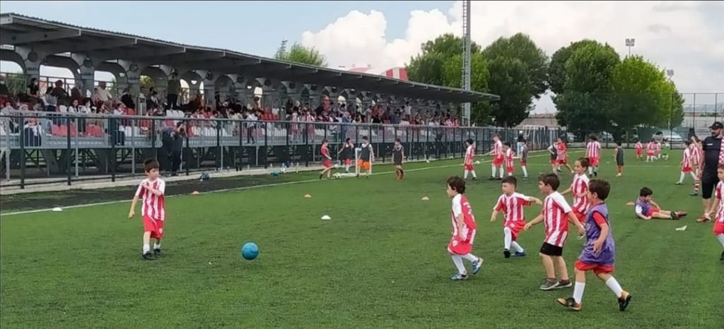 BOLUSPORLU MİNİKLER SAHALARINA KAVUŞTU