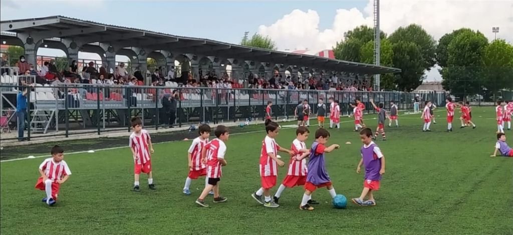BOLUSPORLU MİNİKLER SAHALARINA KAVUŞTU