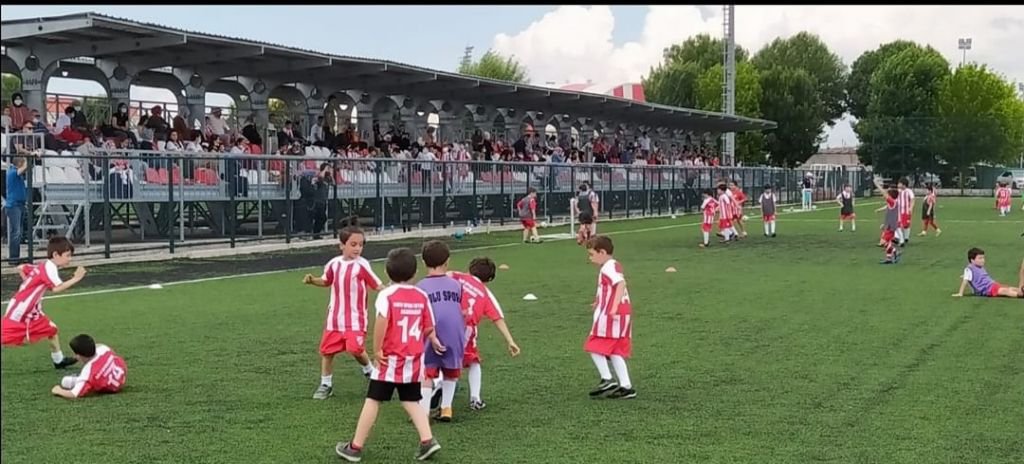 BOLUSPORLU MİNİKLER SAHALARINA KAVUŞTU