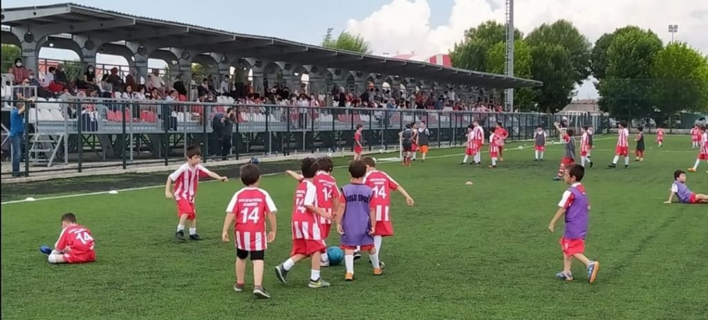 BOLUSPORLU MİNİKLER SAHALARINA KAVUŞTU