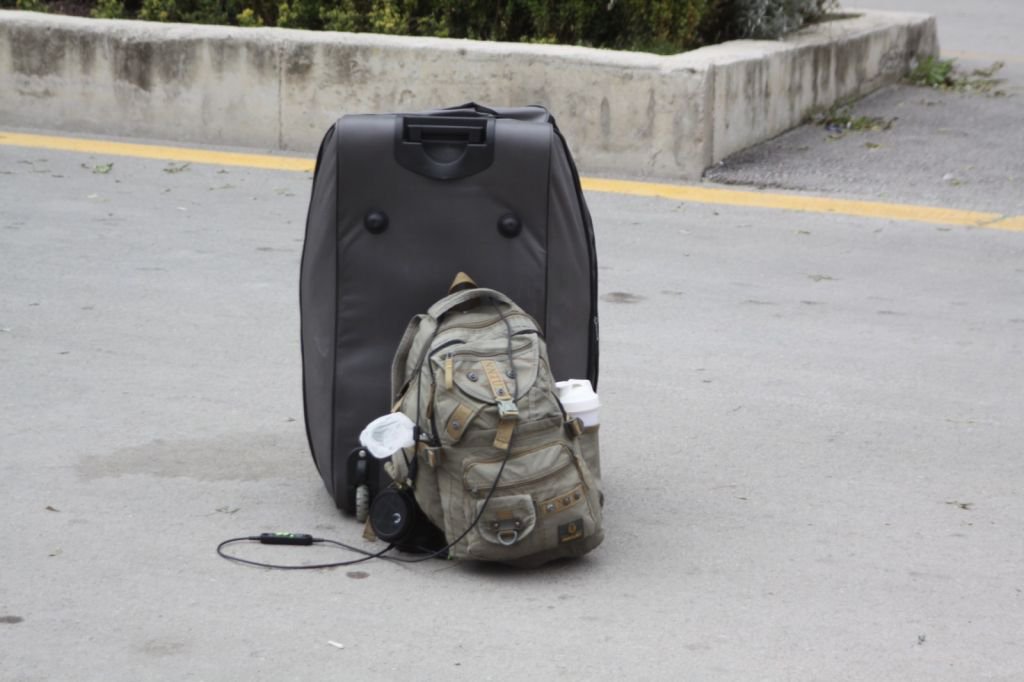 ÖĞRENCİ DURAĞINDA ŞÜPHELİ ÇANTA PANİĞİ