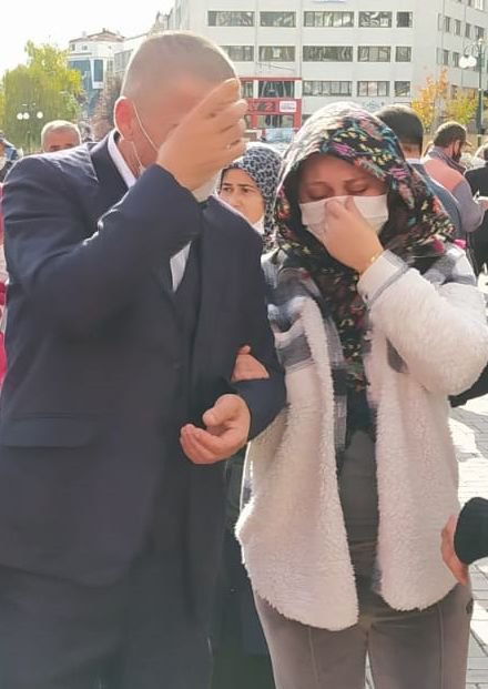 ÖLDÜRÜLEN BELEDİYE İŞÇİSİ GÖZYAŞLARIYLA UĞURLANDI