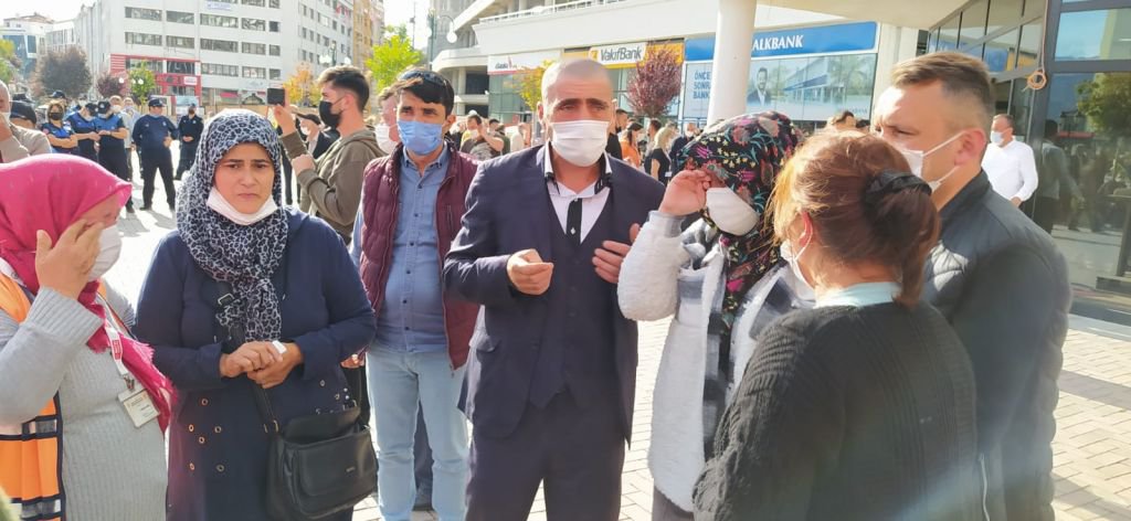 ÖLDÜRÜLEN BELEDİYE İŞÇİSİ GÖZYAŞLARIYLA UĞURLANDI