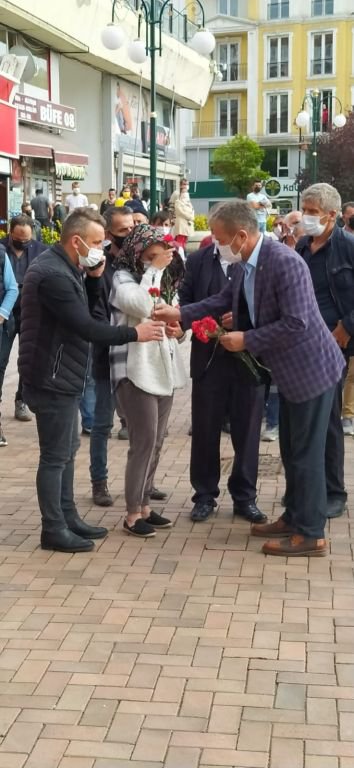 ÖLDÜRÜLEN BELEDİYE İŞÇİSİ GÖZYAŞLARIYLA UĞURLANDI