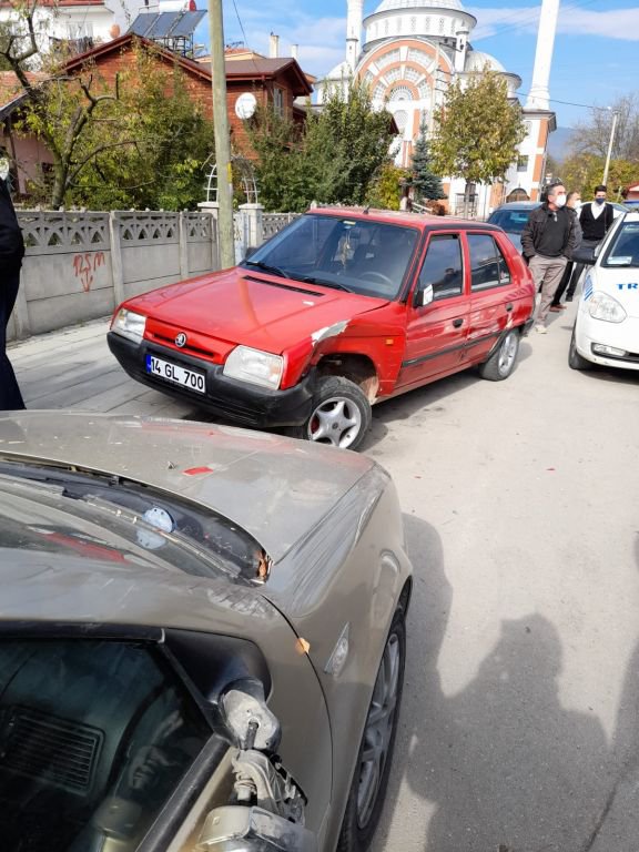 ÖNCE ARAÇLARA ÇARPTI SONRA TAKLA ATTI