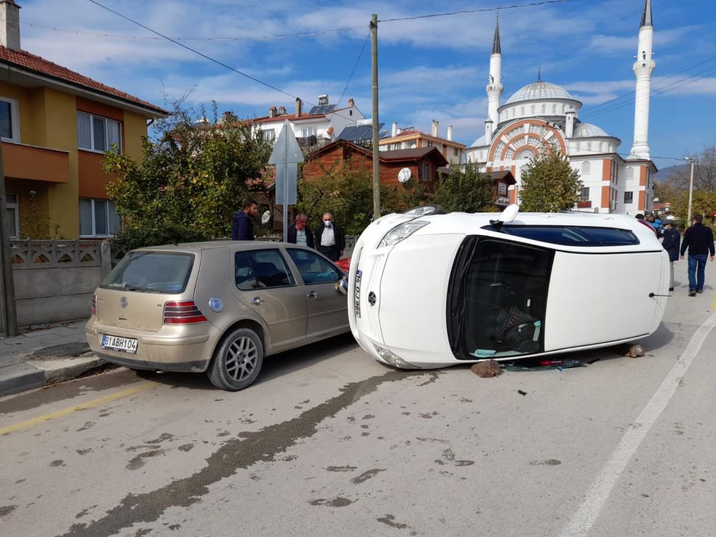ÖNCE ARAÇLARA ÇARPTI SONRA TAKLA ATTI