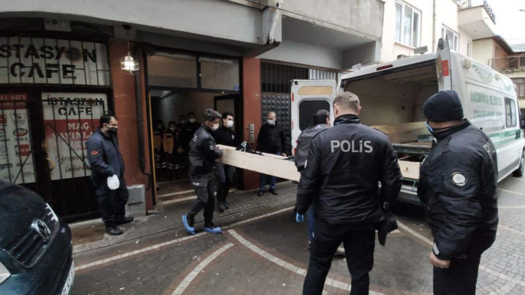 ÖNCE KARISINI SONRA KENDİNİ ÖLDÜRDÜ