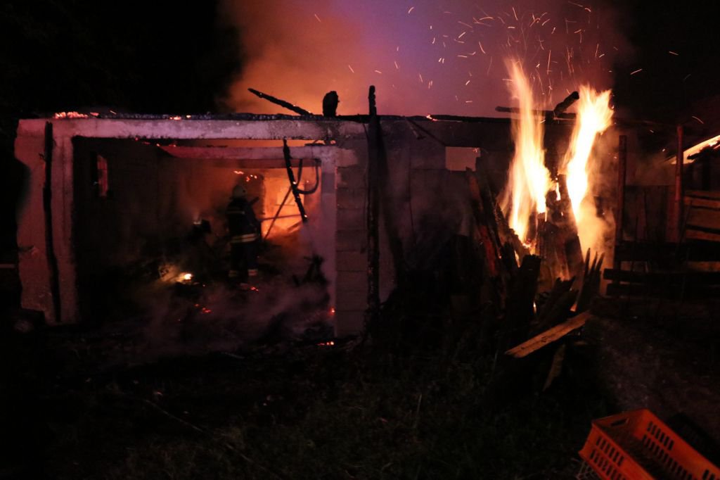 SAZAKŞEYHLER KÖYÜ'NDE KORKUTAN YANGIN