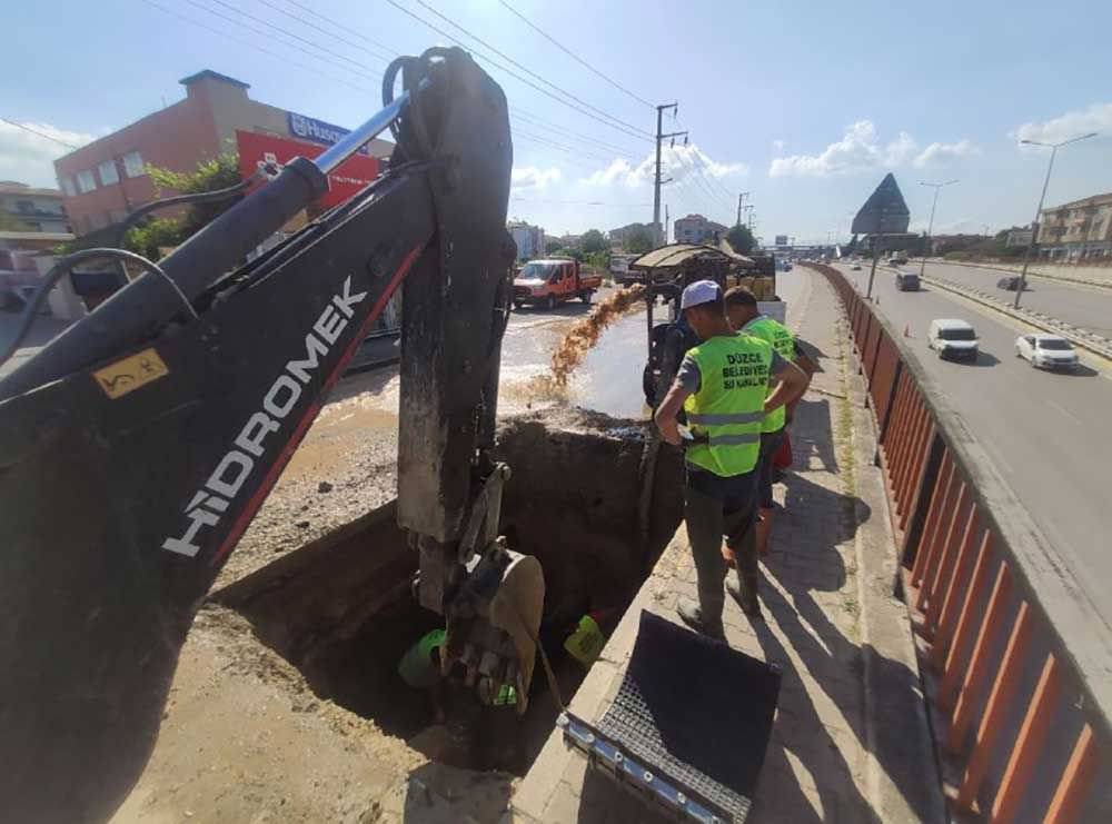 SU HATTI PATLADI, SULAR YOLA DÖKÜLDÜ