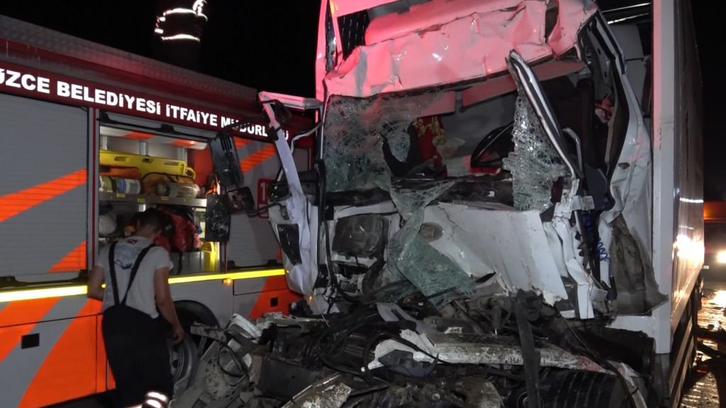 SÜRÜCÜ FECİ ŞEKİLDE CAN VERDİ