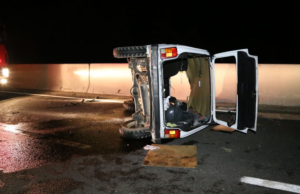 TAKLA ATAN ARAÇTA ÖLÜMDEN DÖNDÜ