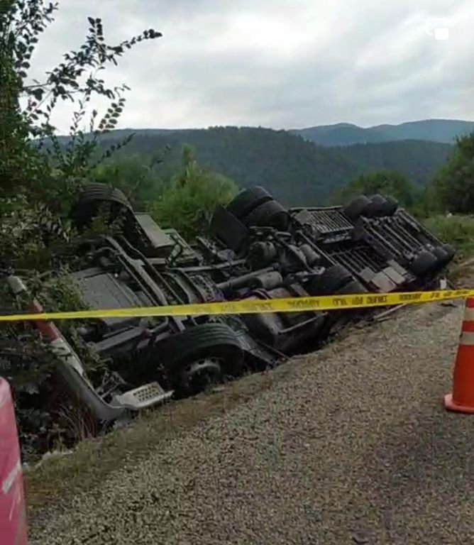 TIR'IN ALTINDA KALARAK CAN VERDİ