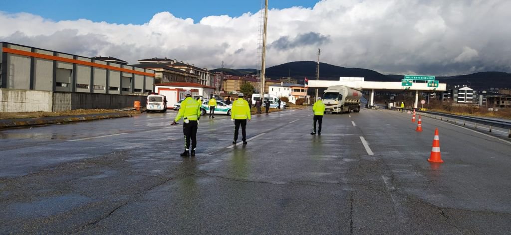 TRAFİK EKİPLERİNDEN KIŞ LASTİĞİ DENETİMİ