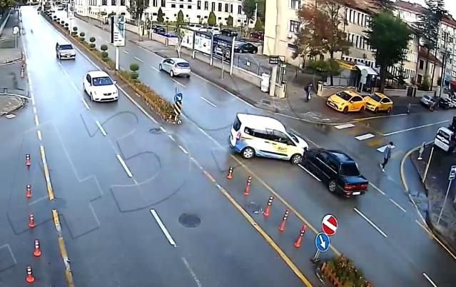 TRAFİK KAZASI KAMERALARA YANSIDI