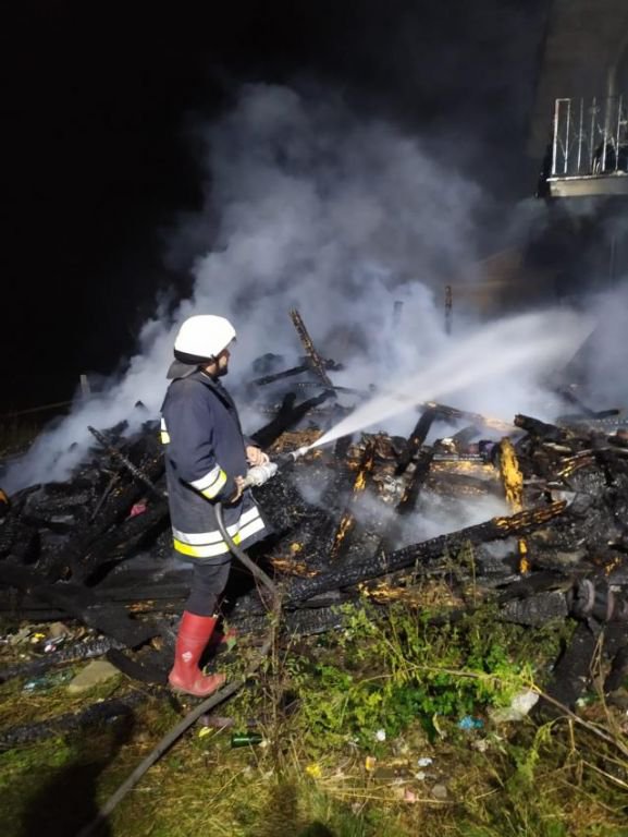 YANGIN KÜLE ÇEVİRDİ..