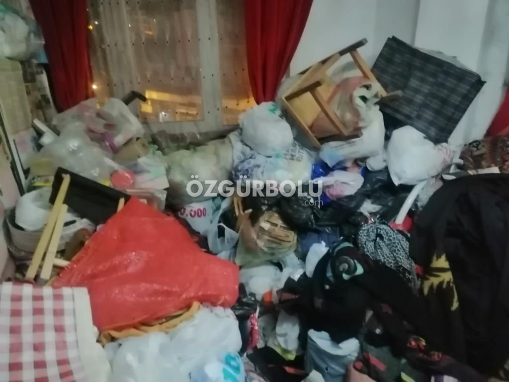 YAŞLI KADIN ÇÖPLERİN İÇİNDE ÖLÜ BULUNDU