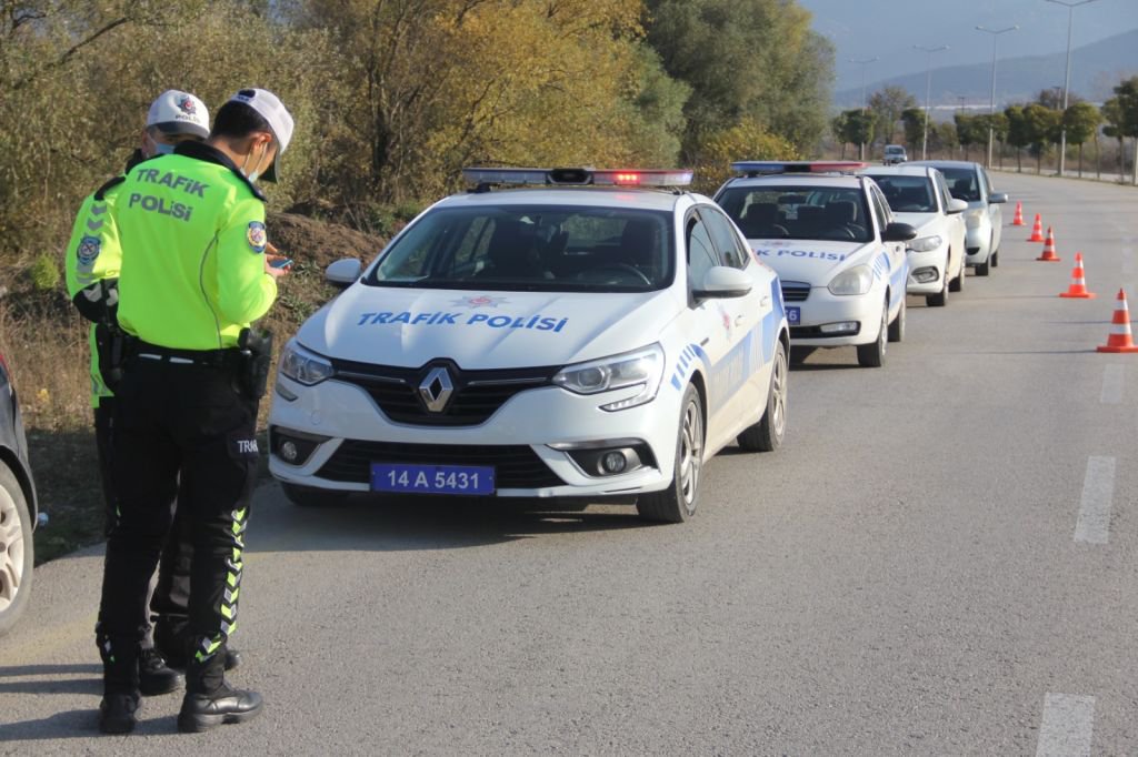 YOLDAN ÇIKIP DEREYE UÇTU