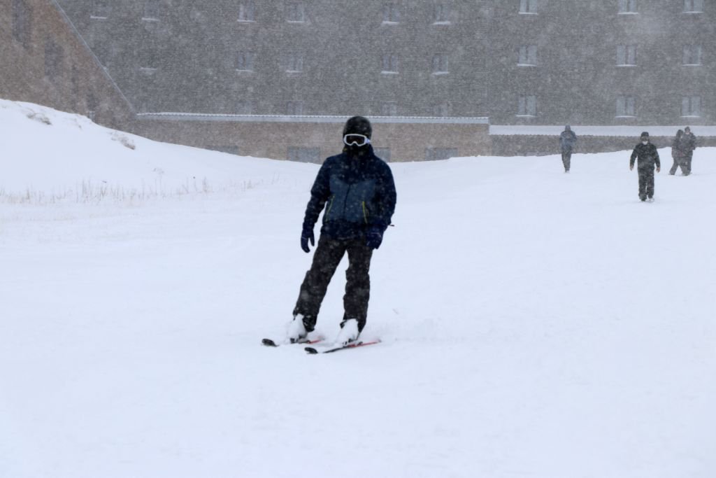 YÜKSEK KESİMLER BEYAZ ÖRTÜYLE KAPLANDI