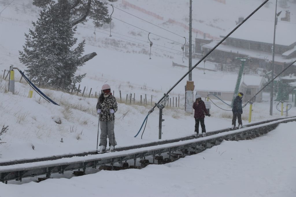 YÜKSEK KESİMLER BEYAZ ÖRTÜYLE KAPLANDI
