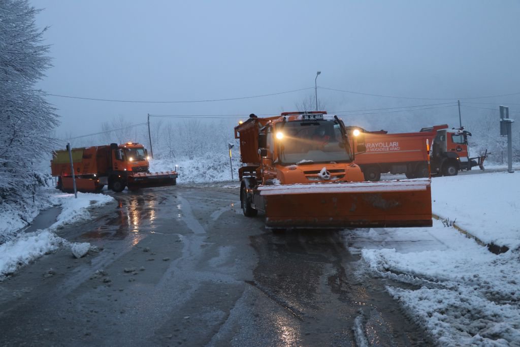 YÜKSEK KESİMLER BEYAZ ÖRTÜYLE KAPLANDI