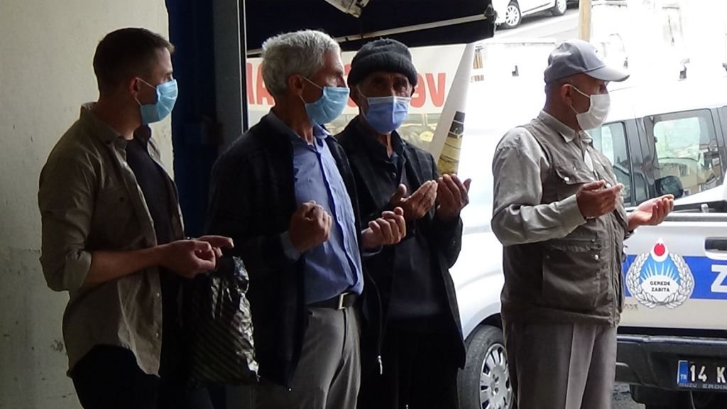 İLÇE PAZARI YÜZYILLARDIR DUALARLA AÇILIYOR