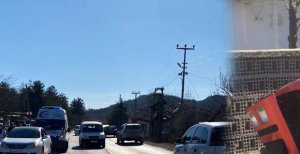 DEVRİLEN TRAKTÖRDE ÖLÜMDEN DÖNDÜLER