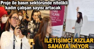 İLETİŞİMCİ KIZLAR SAHAYA İNİYOR