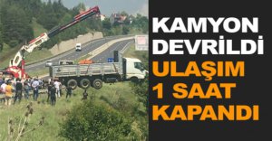 KAMYON DEVRİLDİ, ULAŞIM 1 SAAT KAPANDI