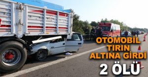OTOMOBİL TIRIN ALTINA GİRDİ, 2 ÖLÜ