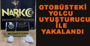 YOLCUNUN ÜZERİNDEN UYUŞTURUCU ÇIKTI