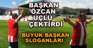 BAŞKAN ÖZCAN TARAFTARLARA ÜÇLÜ ÇEKTİRDİ