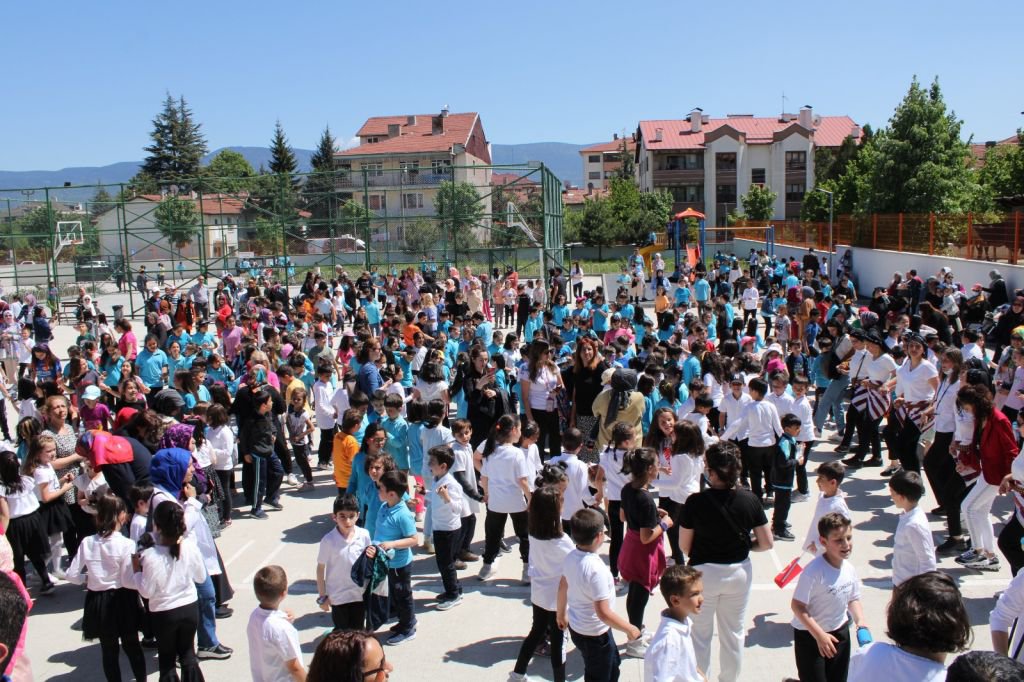 100.YIL İLKOKULUNDA MUHTEŞEM KUTLAMA