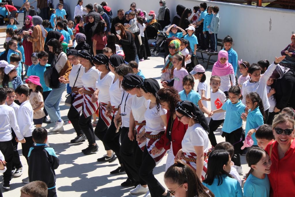 100.YIL İLKOKULUNDA MUHTEŞEM KUTLAMA