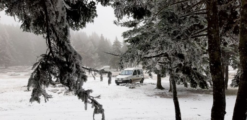 ABANT BEYAZ GELİNLİĞİNİ GİYDİ